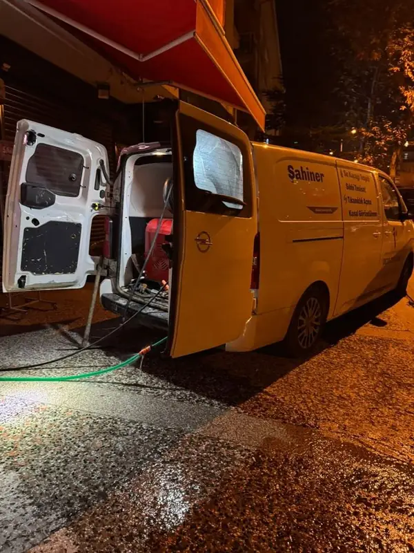 Şahiner ekibi gece kanal açma müdahalesinde